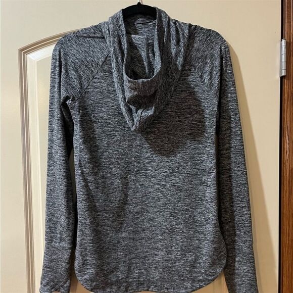 ATHLETA Hooded Pullover Long Sleeved Knit Shirt
Gray Women's Size XXS - Picture 2 of 4